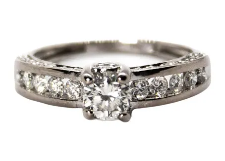 Bague sertie de diamants